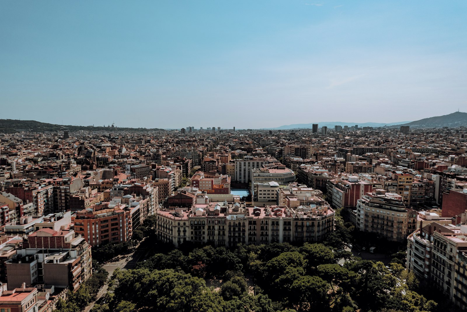 Barcelona Day Trip Itinerary - Explore in 1 Day